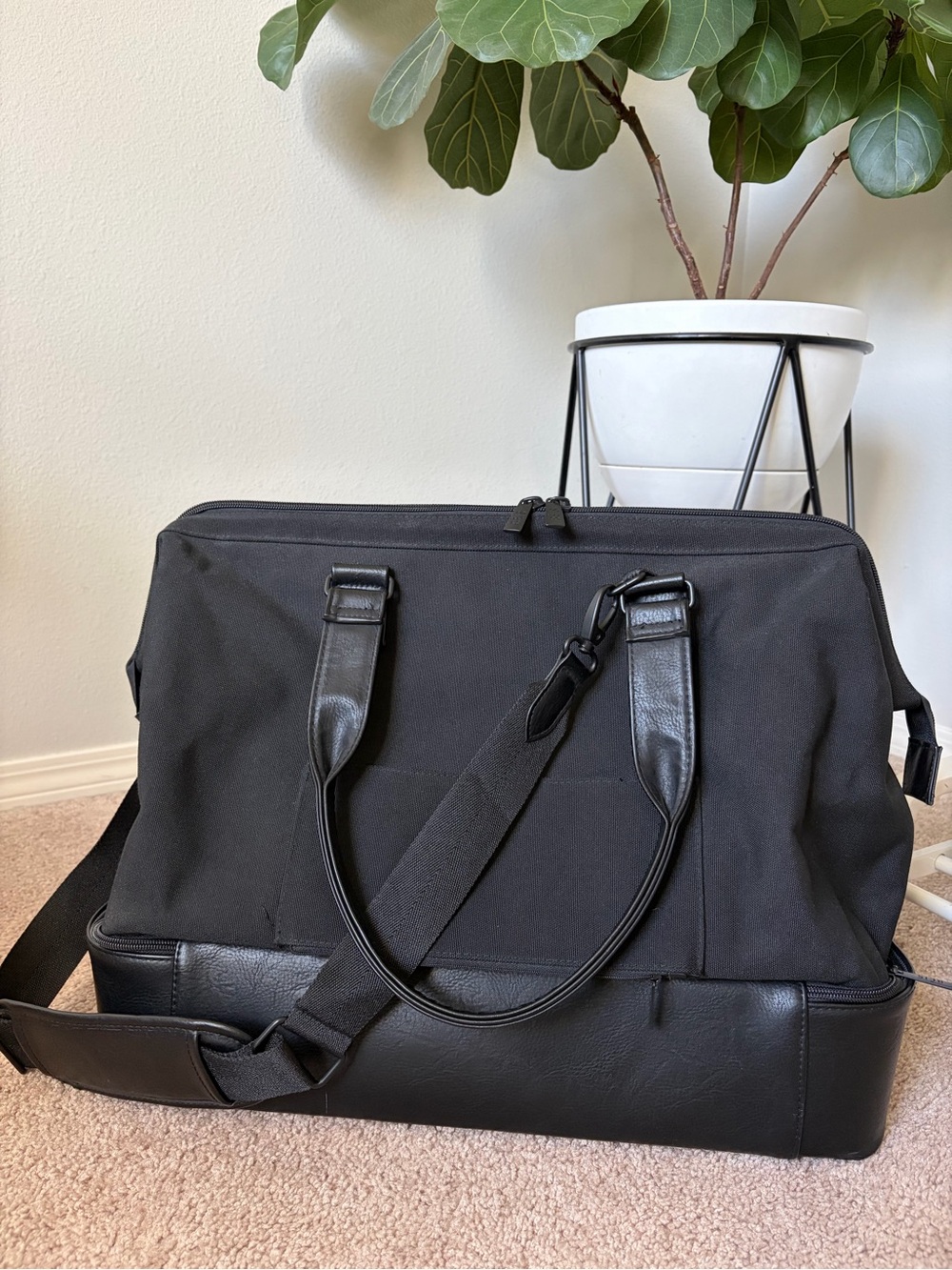 Beis Weekender Travel Bag - Picture 3 of 7